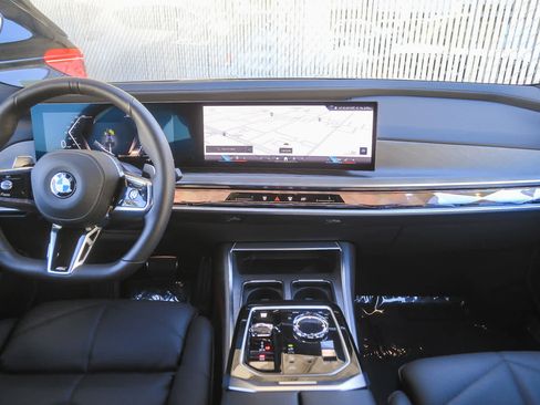 Certified 2025 BMW 740i image 9