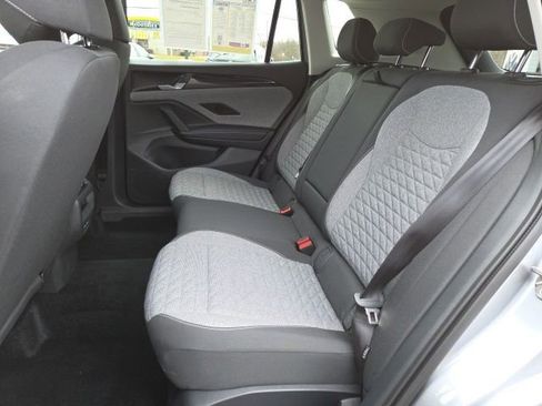 Used 2025 Volkswagen Tiguan S image 11