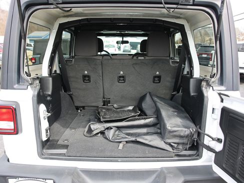 Used 2022 Jeep Wrangler Unlimited Sport image 12