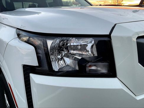 Used 2022 Nissan Frontier SV image 27