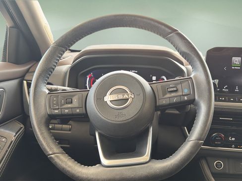 Certified 2023 Nissan Rogue Platinum AWD/4WD image 9