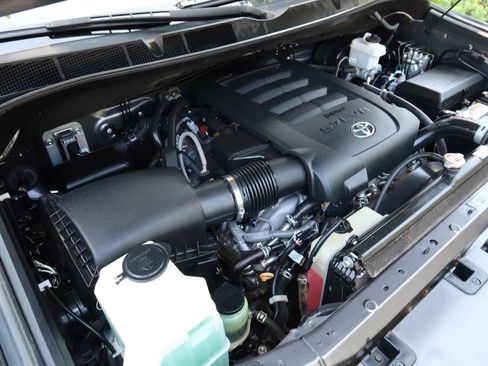 Used 2018 Toyota Tundra SR5 w/ TRD Off Road Package AWD/4WD image 41