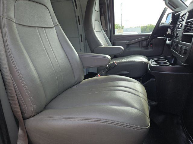 Used 2019 Chevrolet Express 2500 RWD image 4