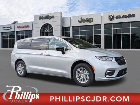New 2026 Chrysler Pacifica Select FWD image 1