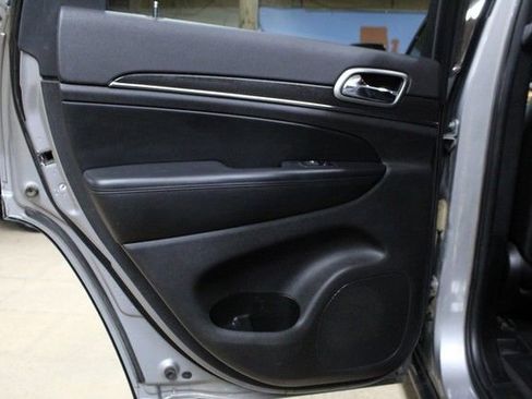 Used 2018 Jeep Grand Cherokee Limited image 15