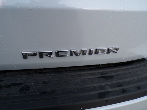 New 2026 Chevrolet Suburban Premier AWD/4WD image 6