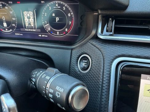 Used 2018 Land Rover Range Rover Velar R-Dynamic SE image 21