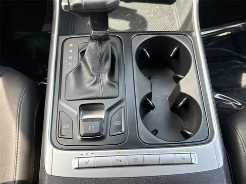 Used 2025 Kia Carnival FWD image 17