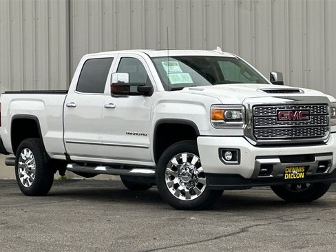 Used 2018 GMC Sierra 2500 Denali w/ Duramax Plus Package image 2