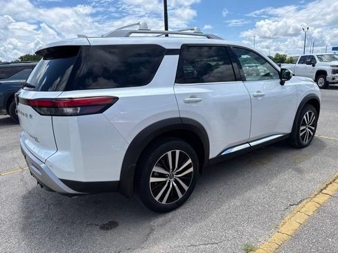 Used 2025 Nissan Pathfinder Platinum AWD/4WD image 8