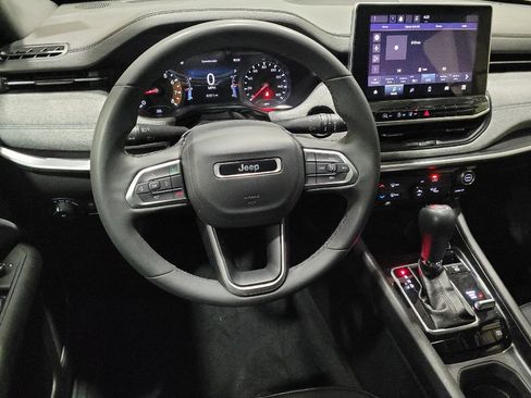 Used 2024 Jeep Compass Latitude image 22