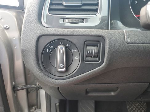 Used 2019 Volkswagen Golf SE w/ Driver Assistance Package FWD image 21