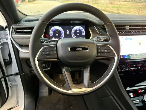 New 2025 Jeep Grand Cherokee L Limited w/ Black Appearance Package AWD/4WD image 14