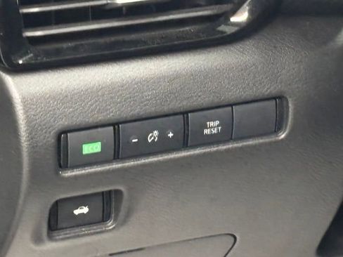 Used 2024 Nissan Sentra SV FWD image 14