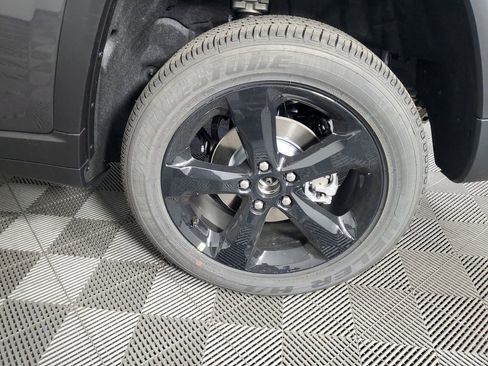 New 2025 Jeep Grand Cherokee Altitude image 30