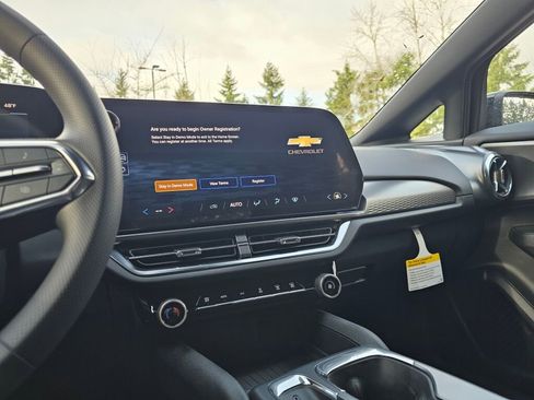 New 2026 Chevrolet Equinox EV LT image 17