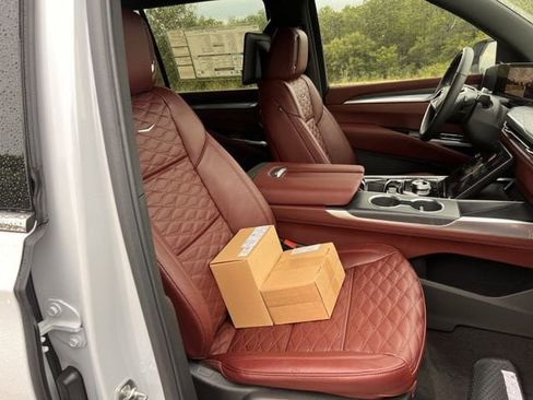 New 2026 Cadillac Escalade ESV Luxury w/ Touring Package AWD/4WD image 23