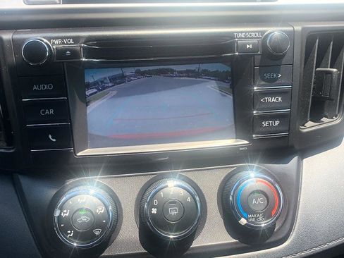 Used 2017 Toyota RAV4 LE FWD image 14