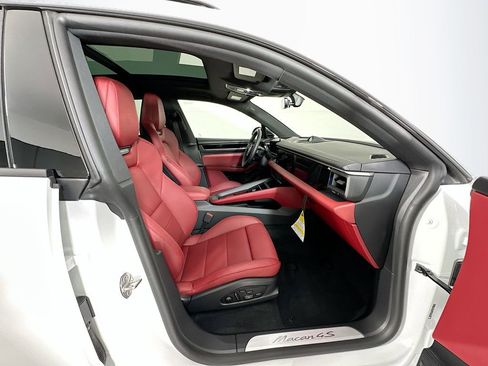 New 2026 Porsche Macan 4S Electric image 31