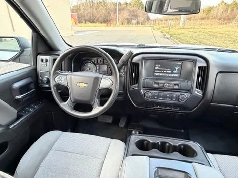 Used 2018 Chevrolet Silverado 1500 W/T w/ Trailering Package image 23