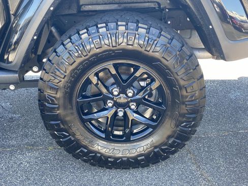 Certified 2022 Jeep Gladiator Sport AWD/4WD image 13
