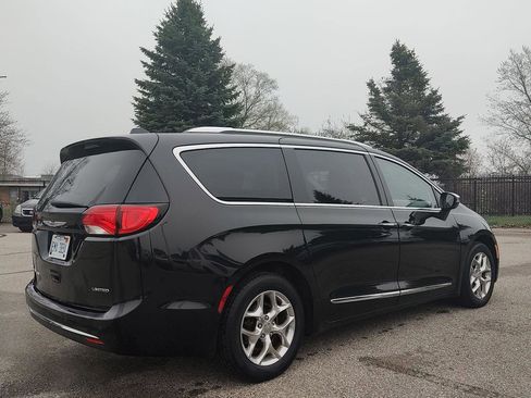 Used 2019 Chrysler Pacifica Limited image 27