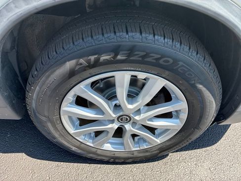 Used 2020 Nissan Rogue SV AWD/4WD image 9