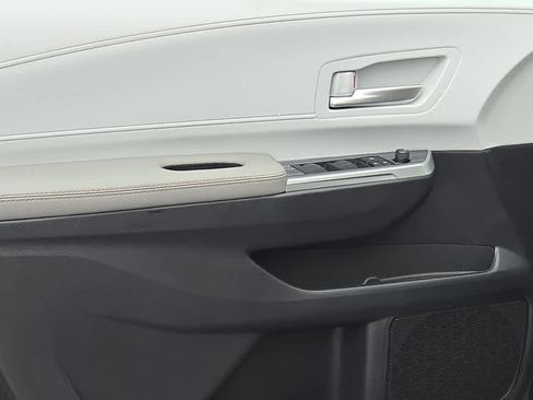 New 2026 Toyota Sienna XLE FWD image 10