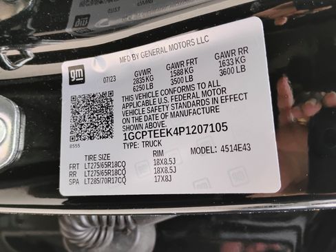 Used 2023 Chevrolet Colorado Trail Boss w/ Technology Package AWD/4WD image 32
