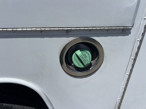 Used 2023 Ford F550 2WD Regular Cab Super Duty image 28