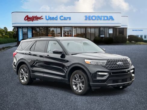 Used 2023 Ford Explorer XLT w/ Equipment Group 202A image 7