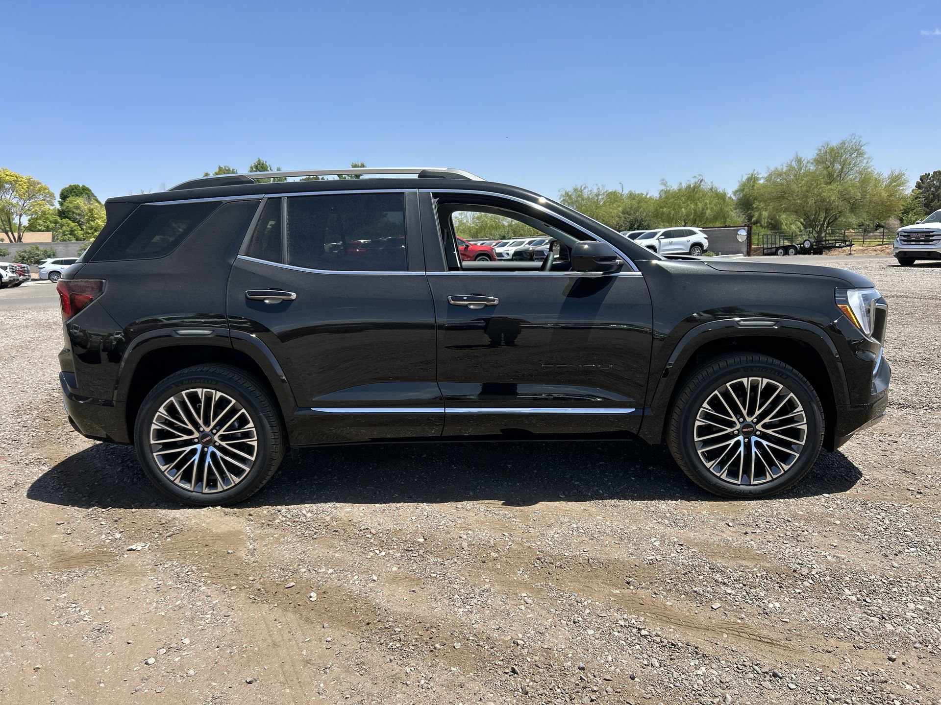 New 2026 GMC Terrain Denali w/ LPO, Black Badging Package AWD/4WD image 47