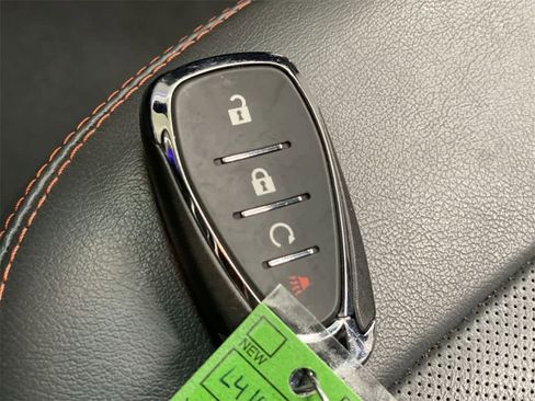 Used 2020 Chevrolet Bolt Premier w/ Infotainment Package image 28