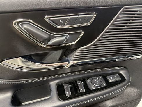 Certified 2022 Lincoln Corsair AWD w/ Equipment Group 101A image 14