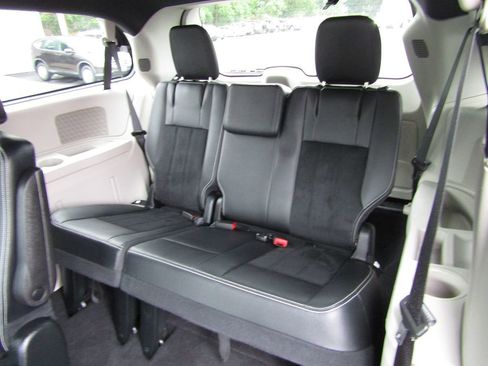 Used 2018 Dodge Grand Caravan SXT w/ Rear Park Assist Package image 6