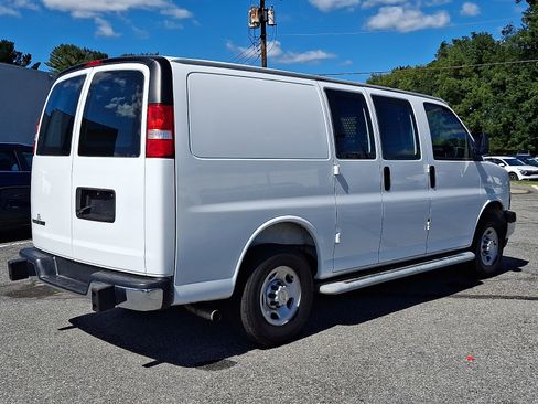 Used 2025 Chevrolet Express 2500 w/ Driver Convenience Package RWD image 6