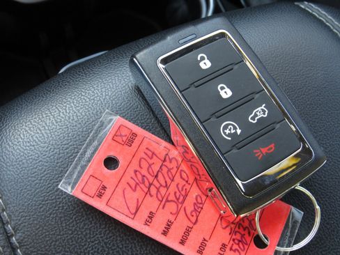 Used 2023 Jeep Grand Cherokee Altitude image 14