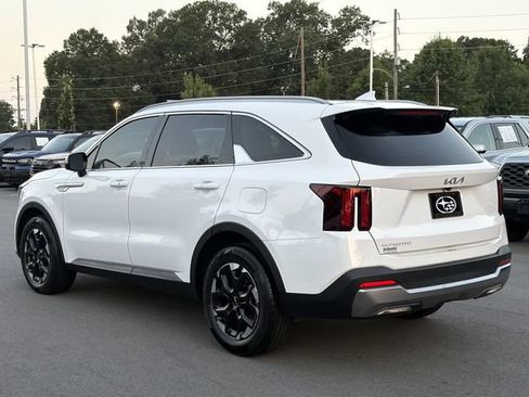Used 2024 Kia Sorento S w/ Panoramic Sunroof Package FWD image 5