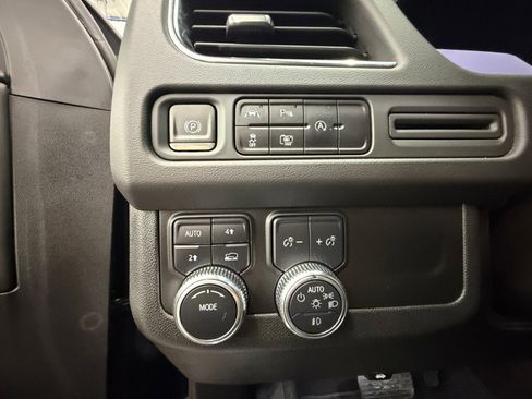 Used 2023 GMC Yukon SLT w/ SLT Premium Package AWD/4WD image 25