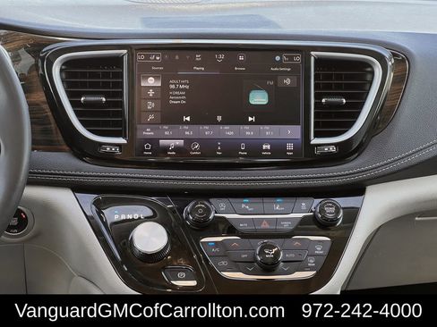 Used 2023 Chrysler Pacifica Limited image 17