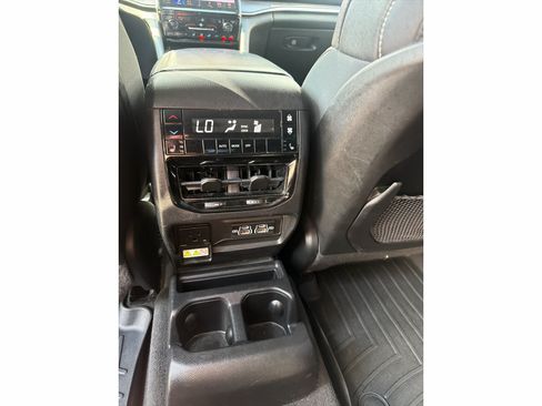 Used 2022 Jeep Grand Cherokee L Limited AWD/4WD image 12