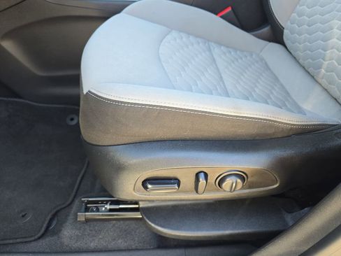 Used 2020 Chevrolet Equinox LS w/ LS Convenience Package image 29