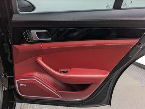 Used 2018 Porsche Panamera 4S image 19