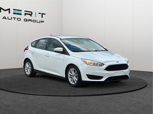 Used 2015 Ford Focus SE FWD image 1