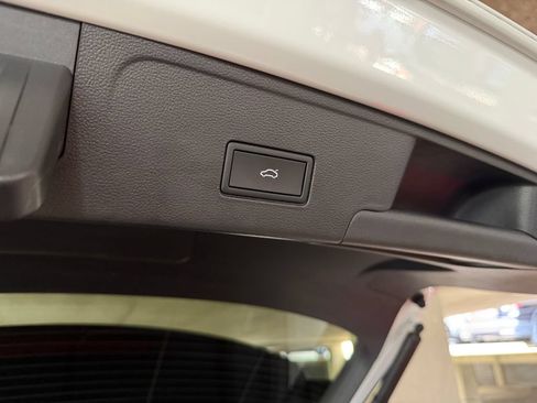 Certified 2025 Volkswagen Atlas Cross Sport SEL Premium R-Line AWD/4WD image 29