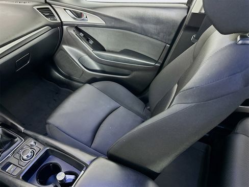 Used 2018 MAZDA MAZDA3 Sport image 22