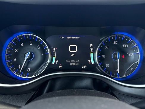 Used 2024 Chrysler Pacifica Touring-L image 30