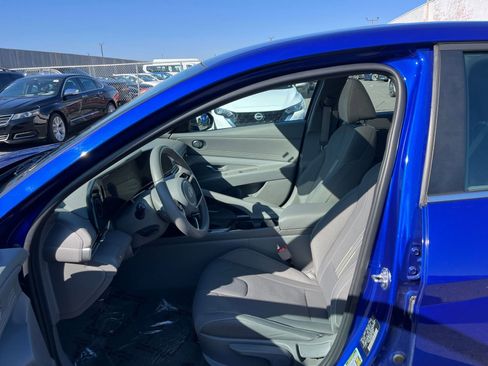 Used 2025 Hyundai Elantra SEL FWD image 27