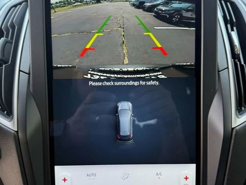 Used 2022 Ford Edge SEL image 25