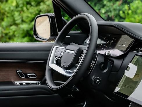 New 2026 Land Rover Range Rover Long Wheelbase SE AWD/4WD image 16
